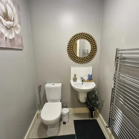 Contemporary 2bdr House With Parking In Dublin