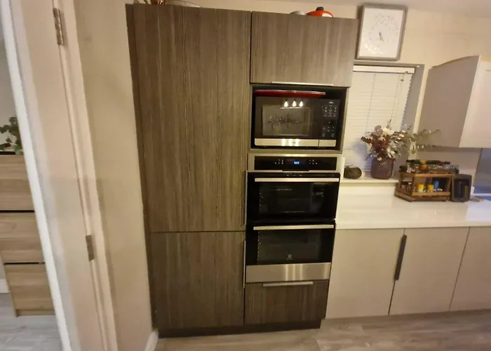 Contemporary 2bdr House With Parking In *