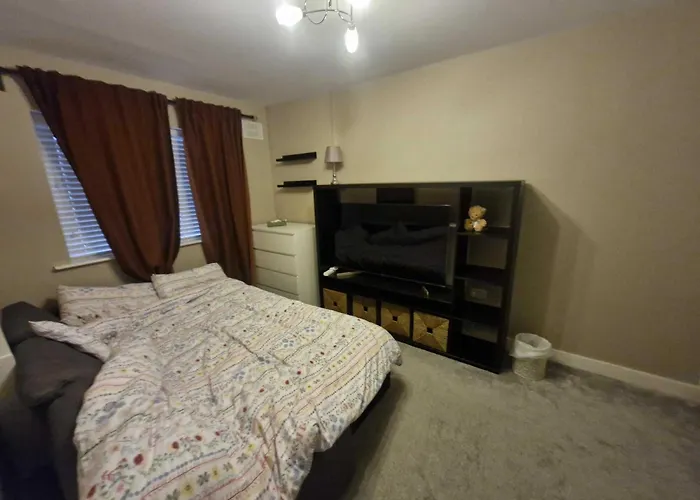 Nyaraló Contemporary 2bdr House With Parking In *