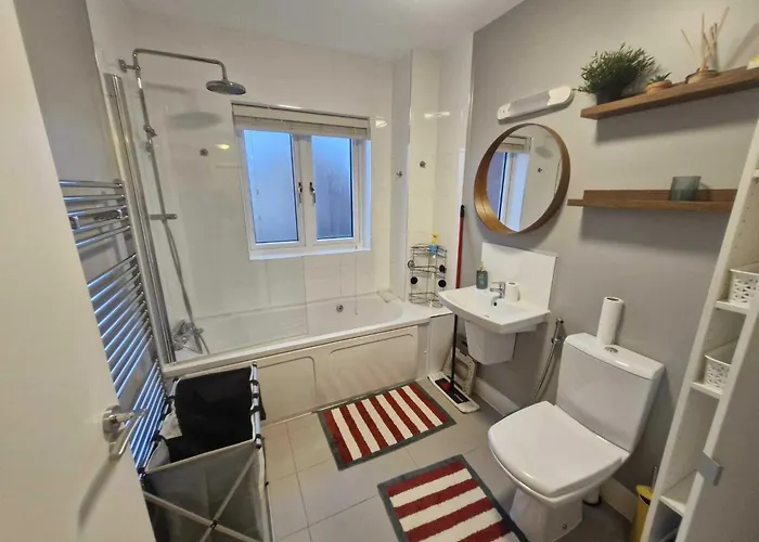 Contemporary 2bdr House With Parking In Nyaraló Dublin