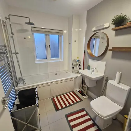 Contemporary 2bdr House With Parking In Dublin Ferienhaus Dublin