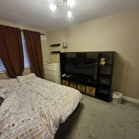 Vakantiehuis Contemporary 2bdr House With Parking In *