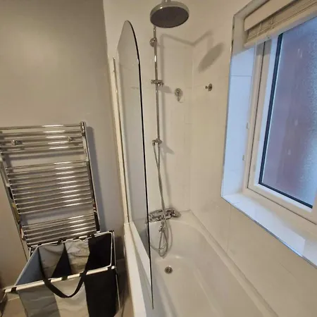 Contemporary 2bdr House With Parking In * Dublin