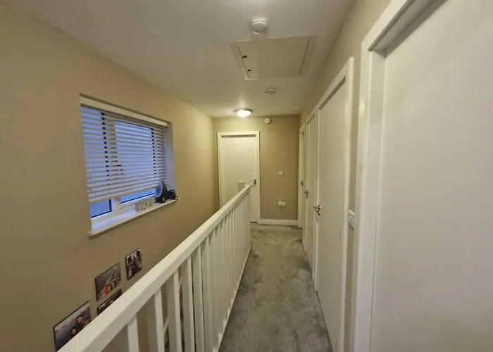 Contemporary 2bdr House With Parking In Vakantiehuis Dublin