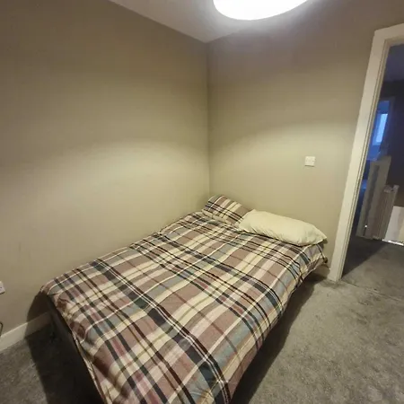 Contemporary 2bdr House With Parking In Dublin